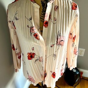 Beautiful light pink pleated shirt by Vince